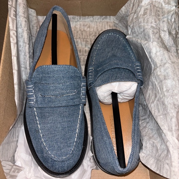 MADISON Denim Fabric Women New! Steve Madden Madison Denim Fabric Light Blue Loafers. 6.5
